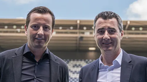 Changement de tête sur le banc au Racing : Julien Stéphan remplace...